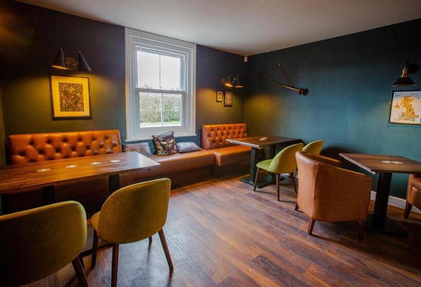 ホテル Woodfalls Inn