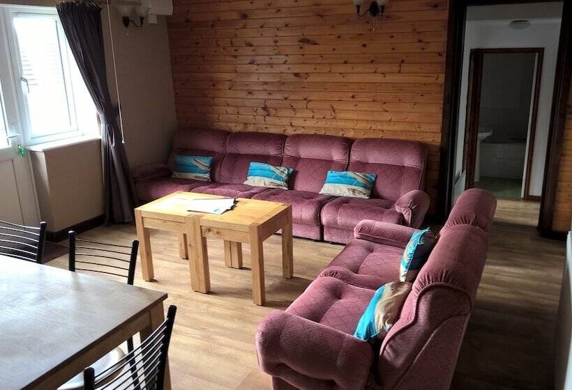 هتل Wringford Cottages