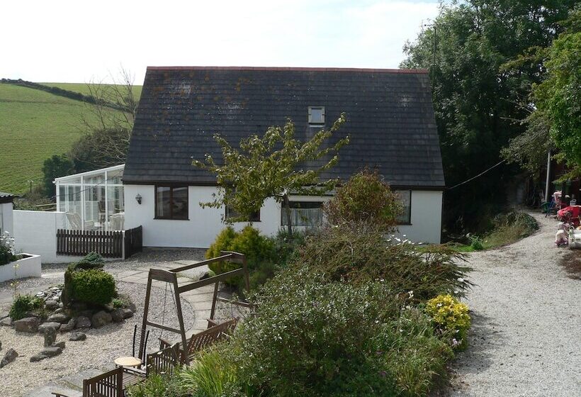 هتل Wringford Cottages