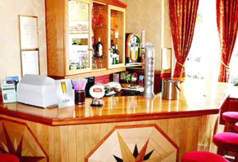 Ilfracombe House Hotel   Near Cliffs Pavilion