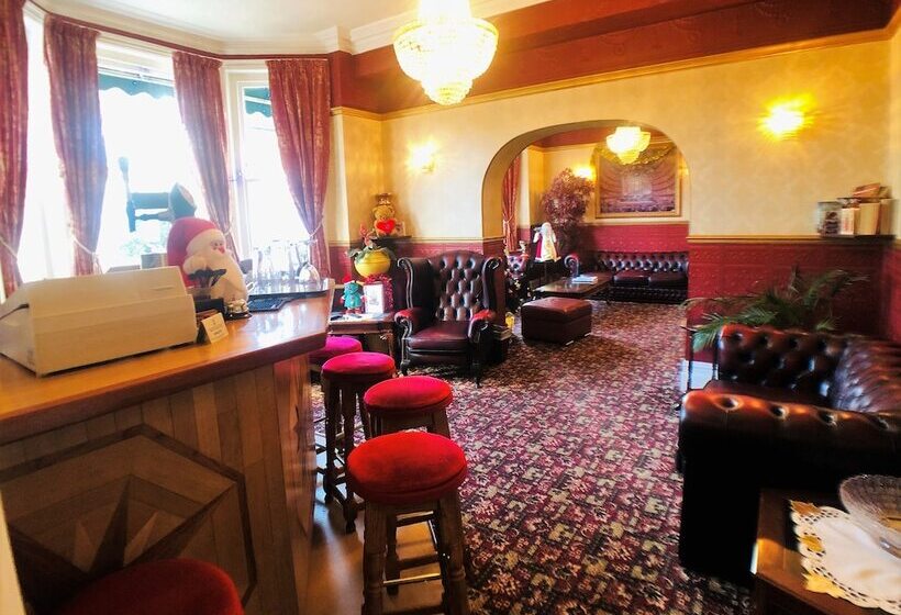 Ilfracombe House Hotel   Near Cliffs Pavilion