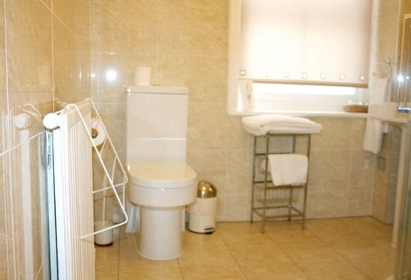 Ilfracombe House Hotel   Near Cliffs Pavilion