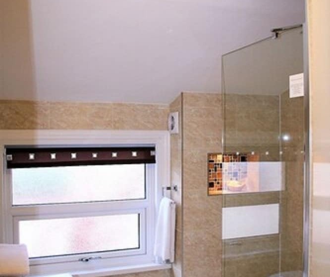 Ilfracombe House Hotel   Near Cliffs Pavilion