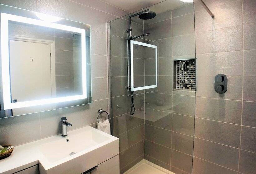 Ilfracombe House Hotel   Near Cliffs Pavilion