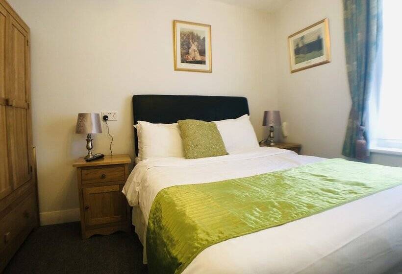 Ilfracombe House Hotel   Near Cliffs Pavilion