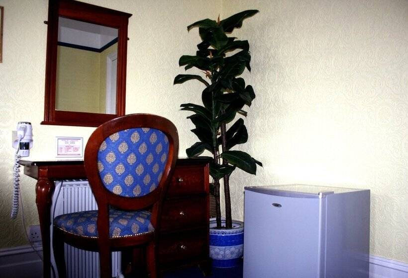 Ilfracombe House Hotel   Near Cliffs Pavilion