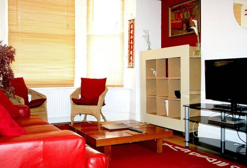 Ilfracombe House Hotel Near Cliffs Pavilion