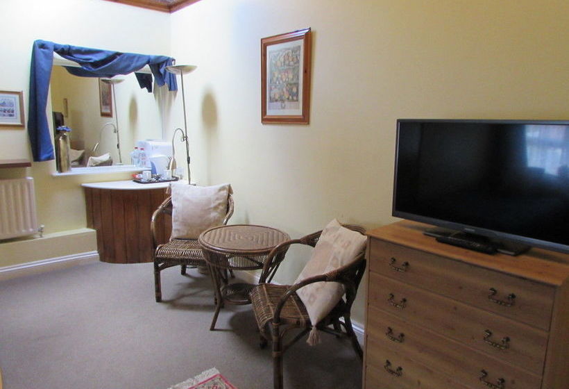 فندق على الطريق Atz&h Inn