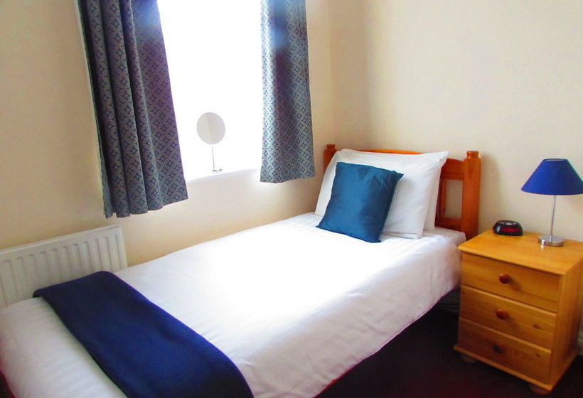 فندق على الطريق Atz&h Inn