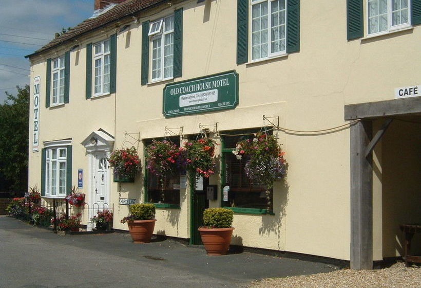 فندق على الطريق Atz&h Inn