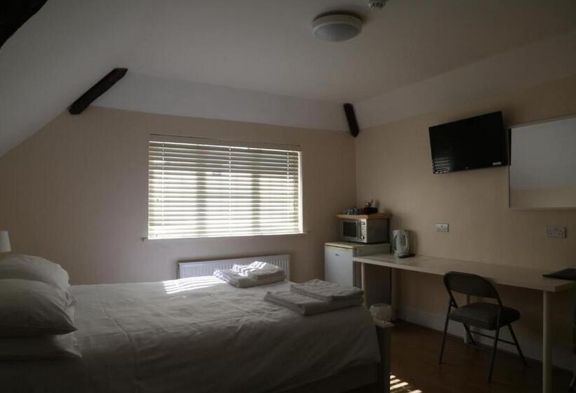 Пансион Debden Guest House