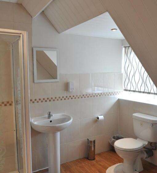 펜션 Debden Guest House