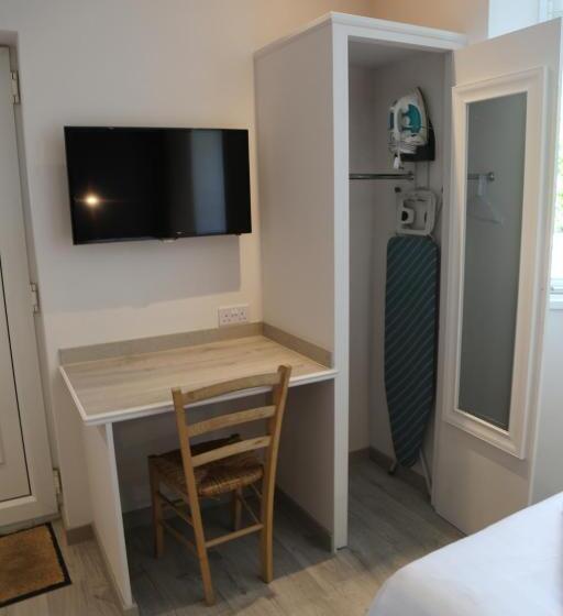 펜션 Debden Guest House