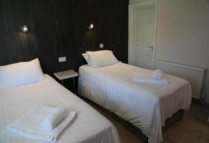 펜션 Debden Guest House