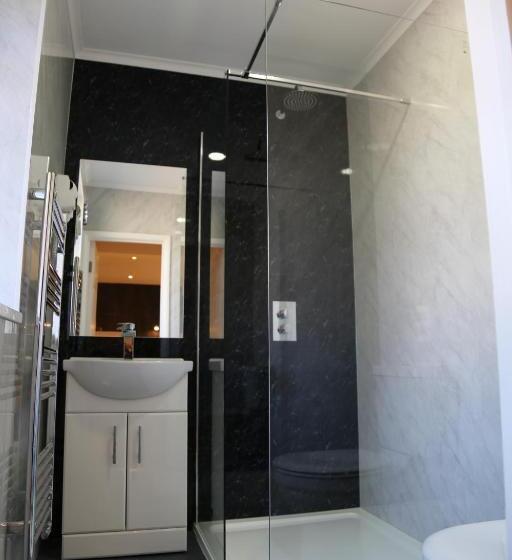 펜션 Debden Guest House