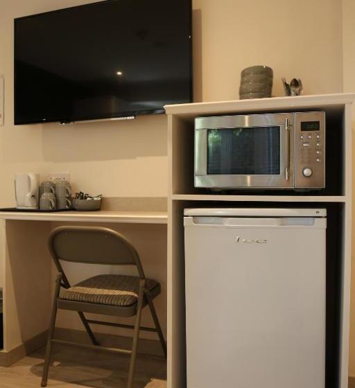 Пансион Debden Guest House
