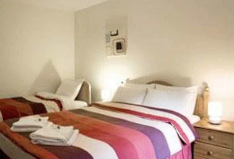 בית מלון כפרי The Swallow Falls Inn   The Inn Collection Group