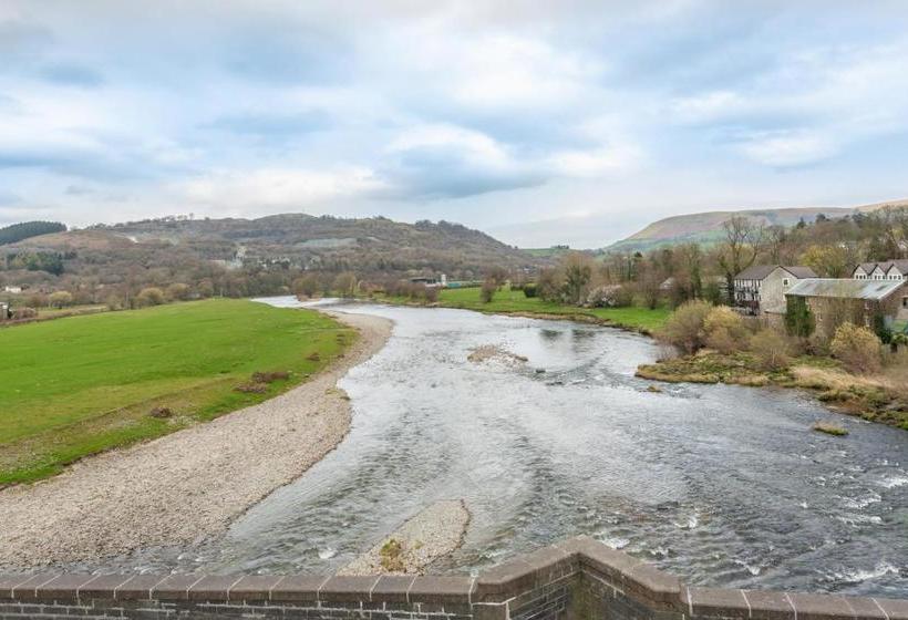 Отель Lion  Builth Wells