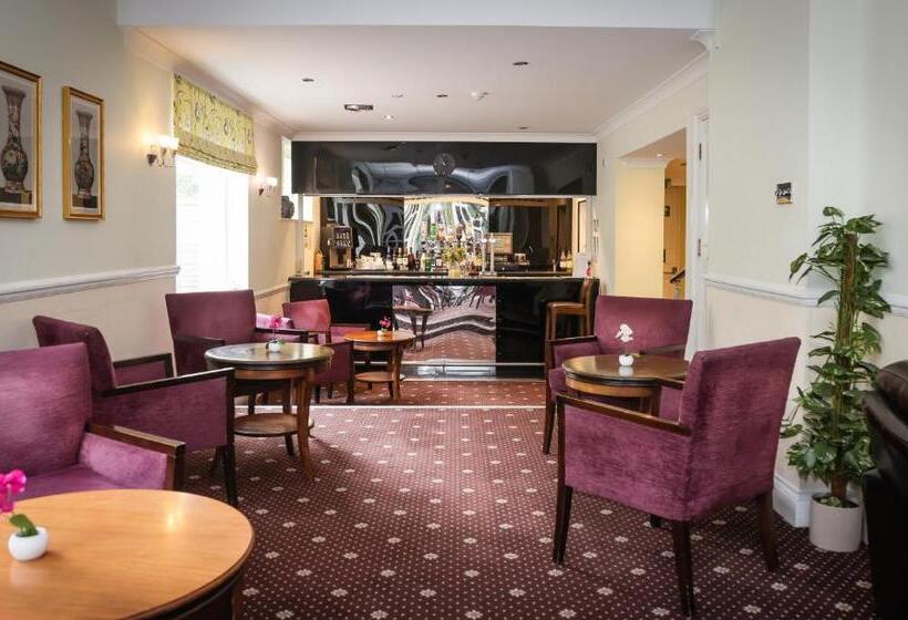 בית מלון כפרי The Mayfair