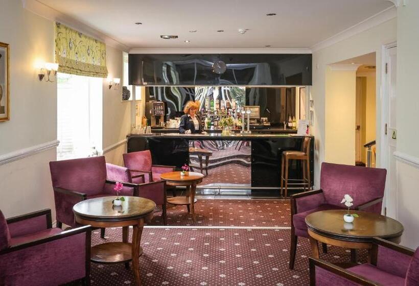 בית מלון כפרי The Mayfair