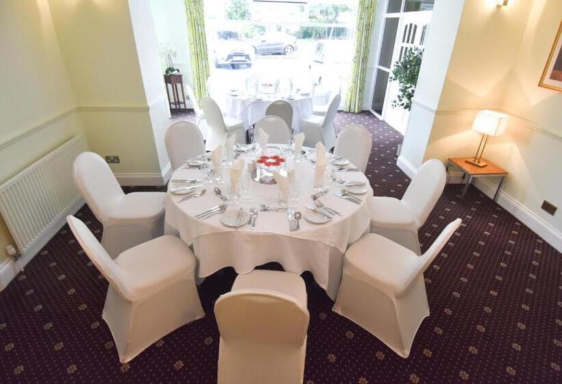 בית מלון כפרי The Mayfair