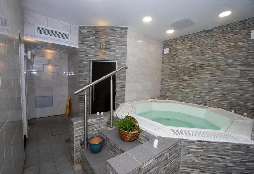 The Shurland Hotel Gym Spa