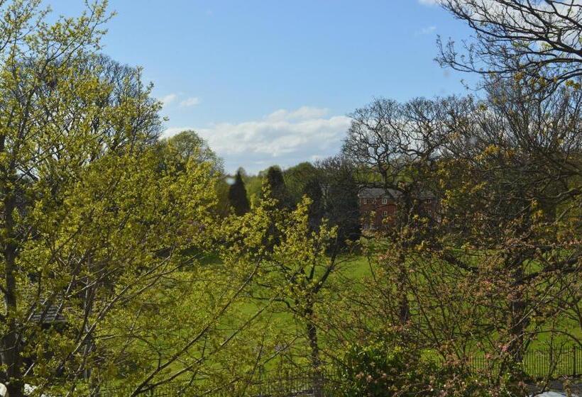 The Westlynne Hotel & Apartments