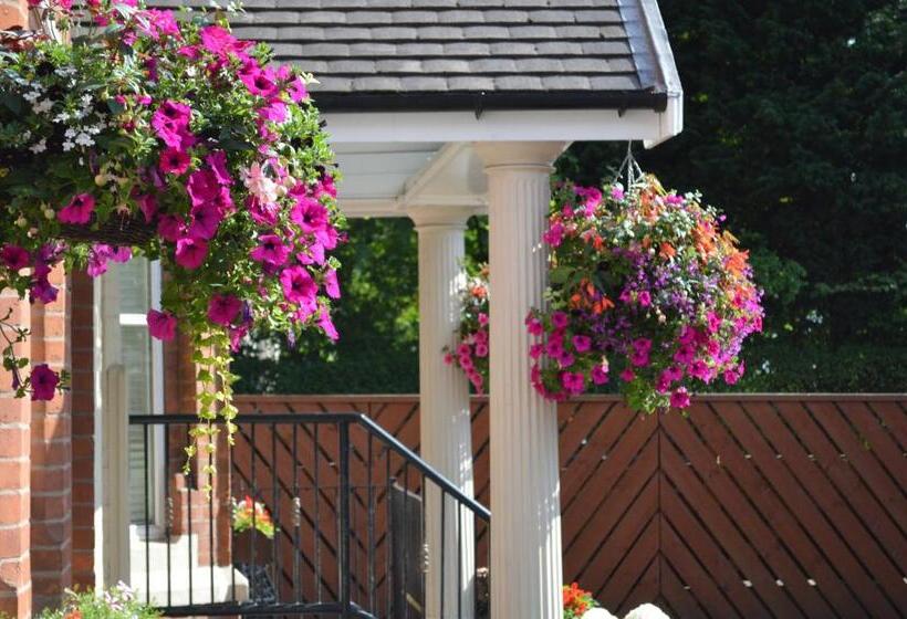 The Westlynne Hotel & Apartments