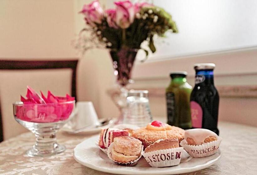 پانسیون Il Castello Guest House