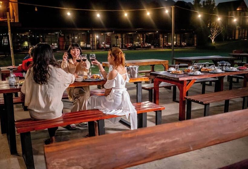 호텔 The River Life Resort