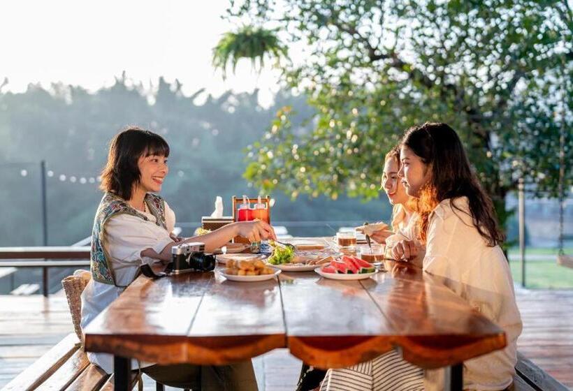 호텔 The River Life Resort