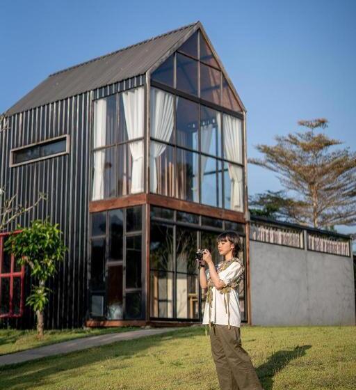 هتل The River Life Resort