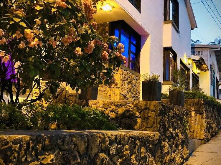 Green Door Boutique   Hostel