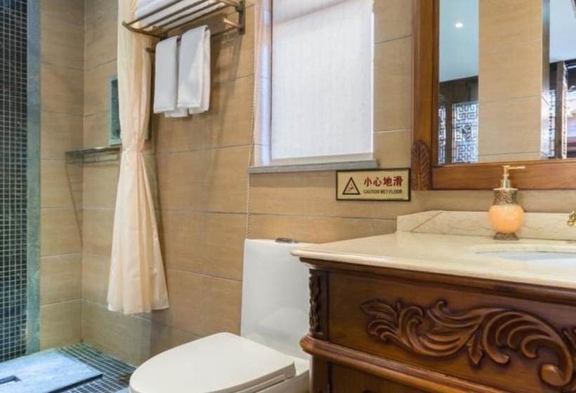 簡易ホテル Floral Hotel · He Lu Ju Lijiang