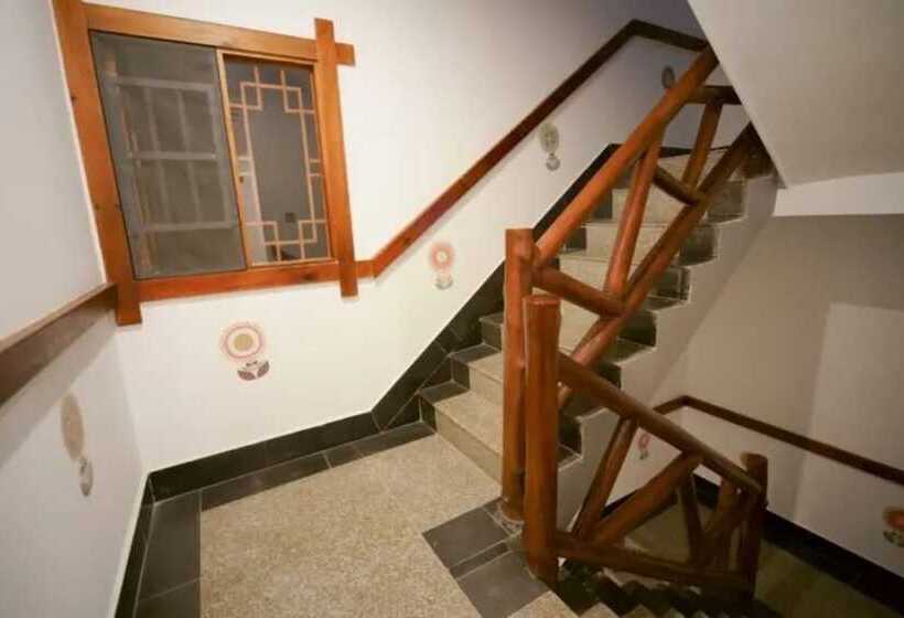 فندق فئة نجمة واحدة Floral Hotel · Spring Guesthouse Zhangjiajie