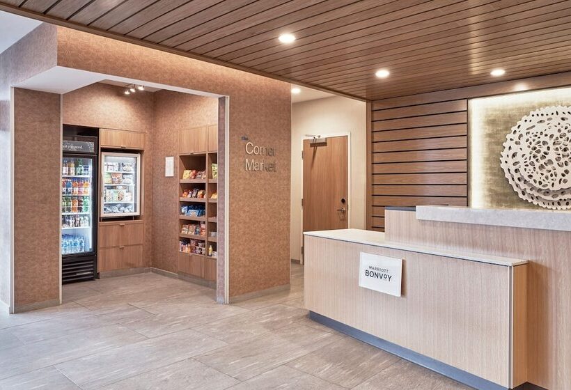 هتل Fairfield Inn & Suites By Marriott Penticton