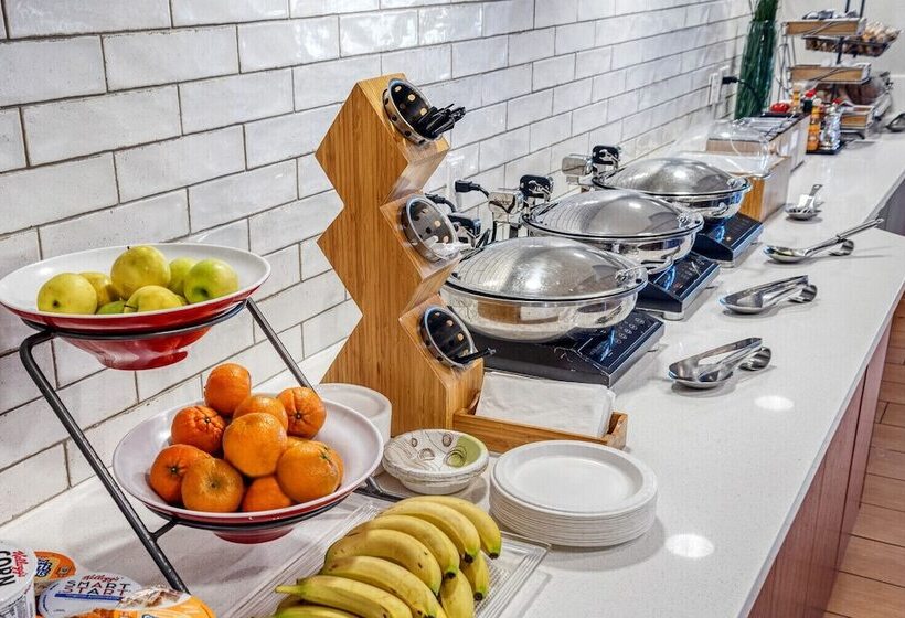 هتل Fairfield Inn & Suites By Marriott Penticton