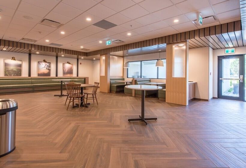 هتل Fairfield Inn & Suites By Marriott Penticton