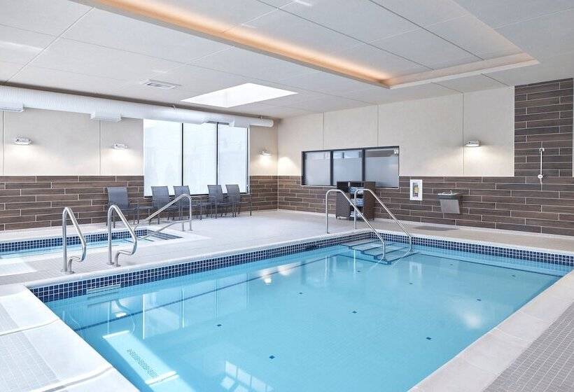 هتل Fairfield Inn & Suites By Marriott Penticton