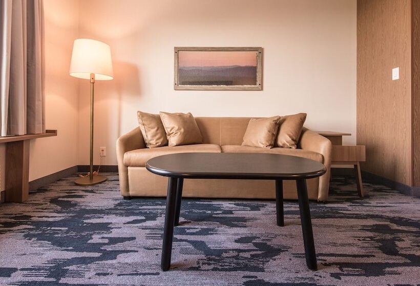 هتل Fairfield Inn & Suites By Marriott Penticton