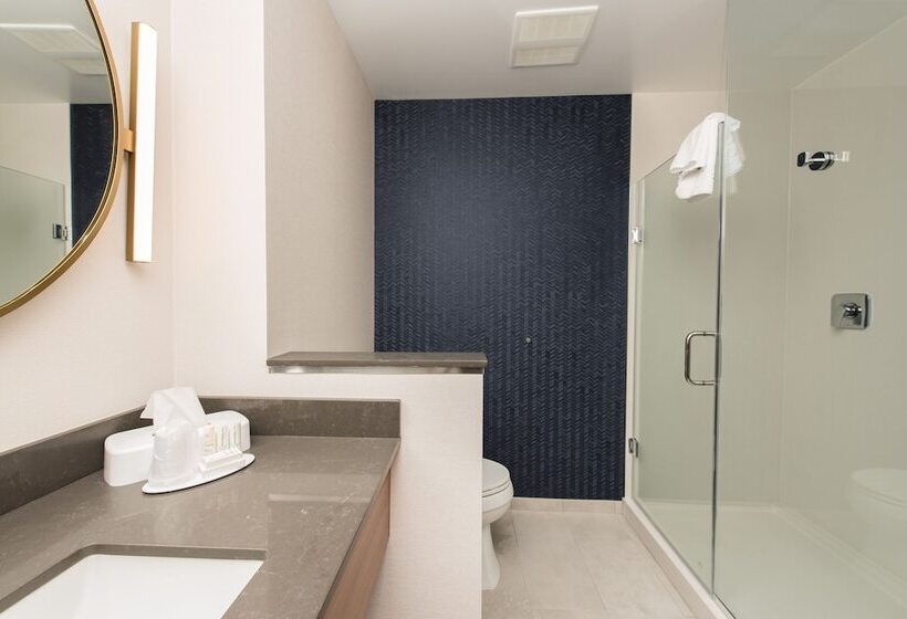 هتل Fairfield Inn & Suites By Marriott Penticton