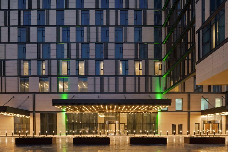 هتل Holiday Inn Dubai Al Maktoum Airport, An Ihg