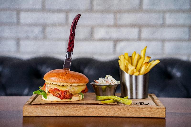 هتل Holiday Inn Dubai Al Maktoum Airport, An Ihg