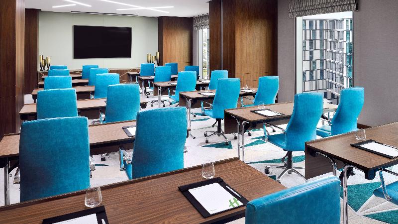 هتل Holiday Inn Dubai Al Maktoum Airport, An Ihg