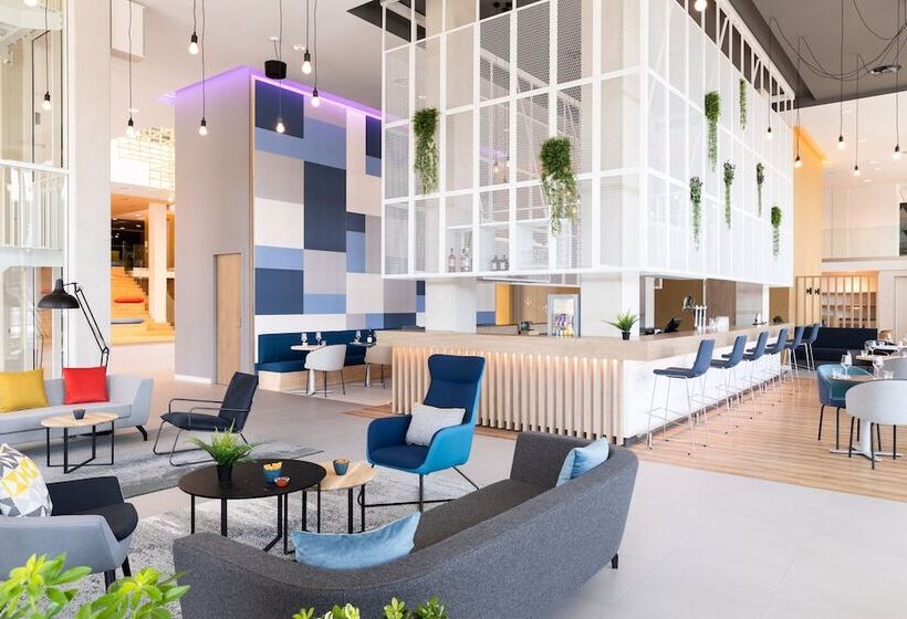 Отель Holiday Inn Express Amsterdam North Riverside, An Ihg