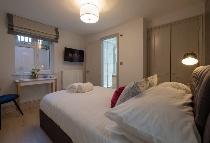 Отель Kings House By Karah Boutiques