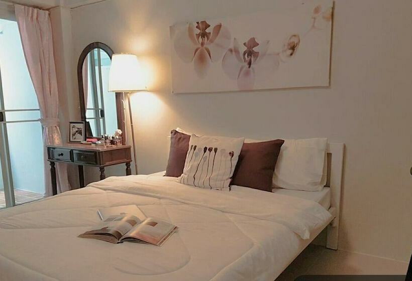 בית מלון כפרי Na Bangkok Residence By The Emerald