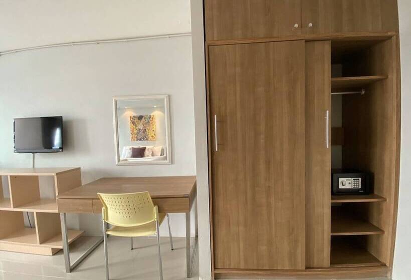 בית מלון כפרי Na Bangkok Residence By The Emerald