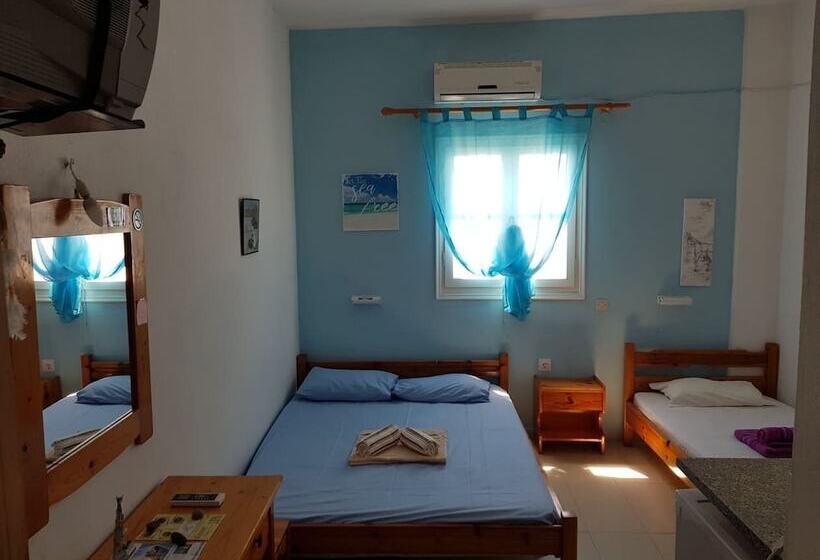 Pensió Mm Studios Perissa