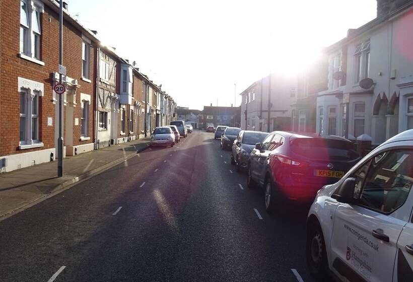 膳宿费 Radanks House